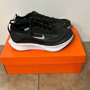 NIB Nike Zoom Fly 4